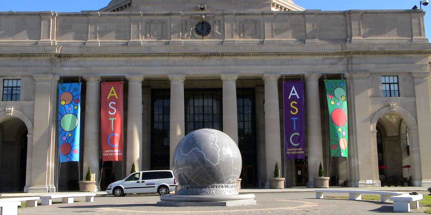 Kusser Kugelbrunnen Science Museum Virginia Sphere