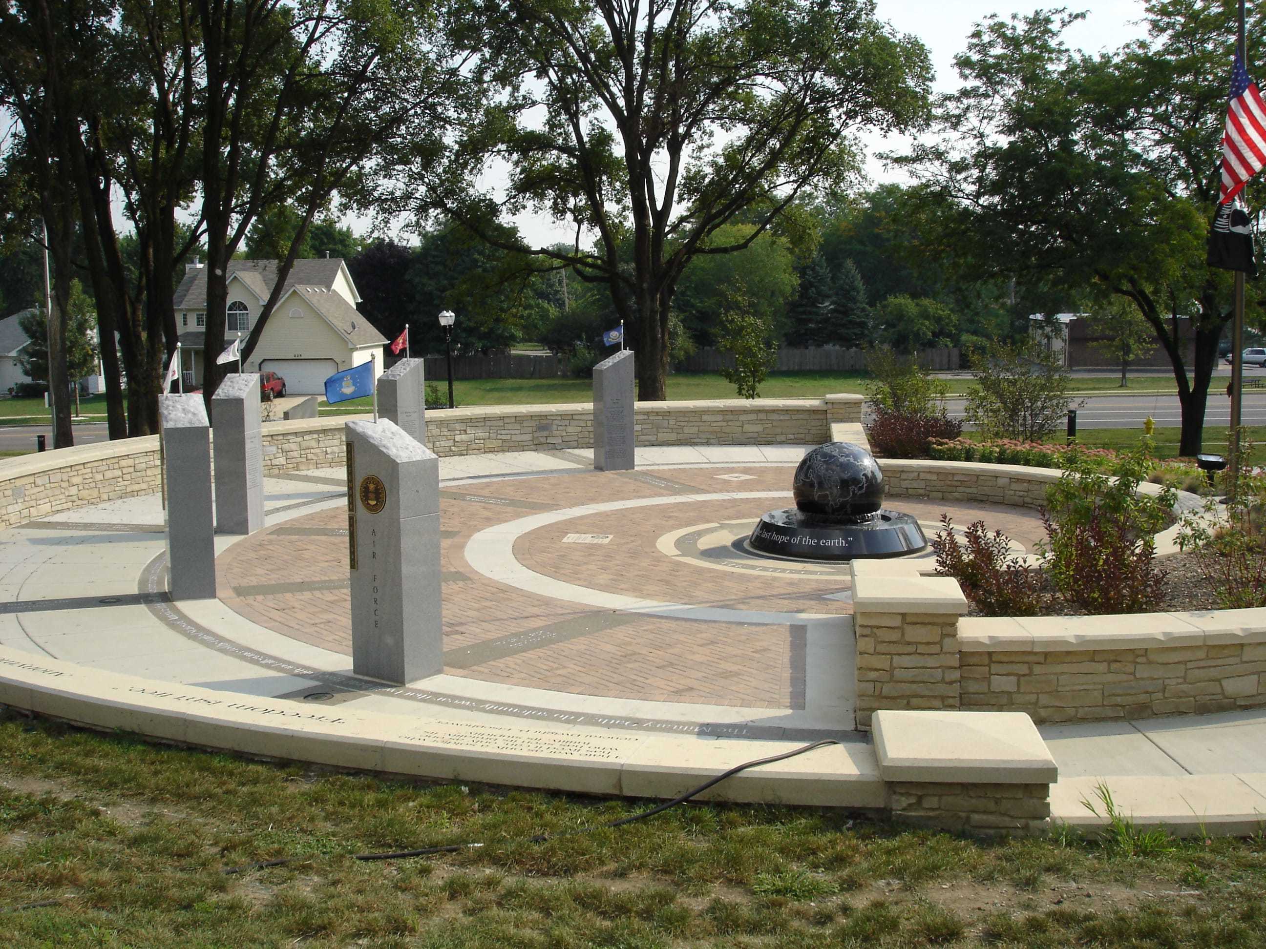 Kusser Kugelbrunnen Glendale Memorial2