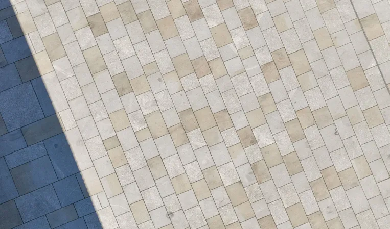 Paving made from three different granites