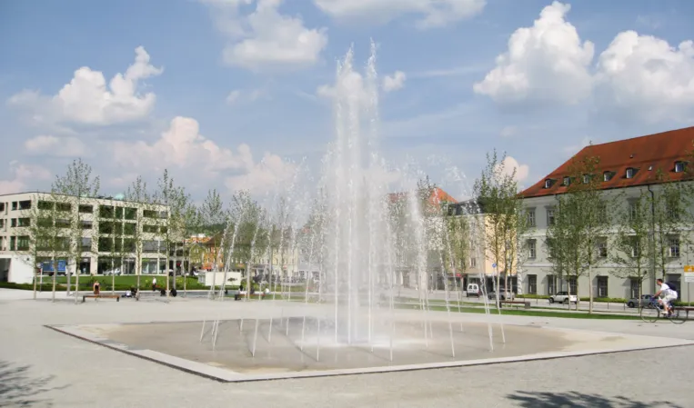 Große Wasserfontänen