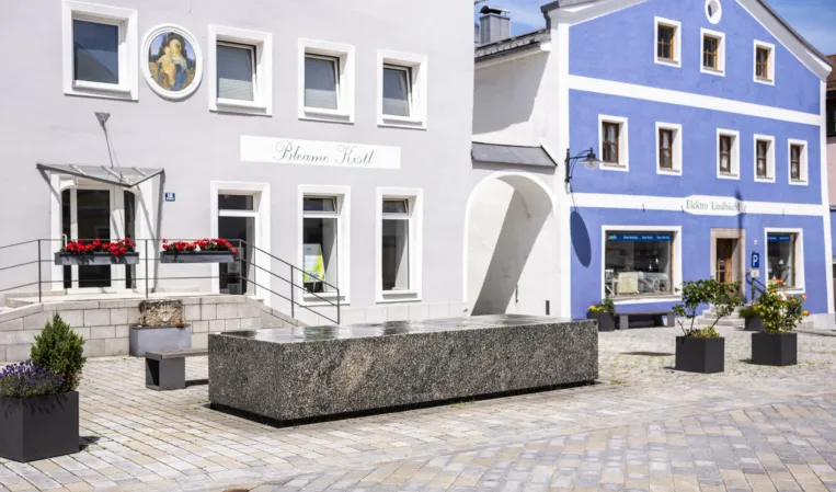Brunnen des Künstlers Sailstorfer in Perlesreut
