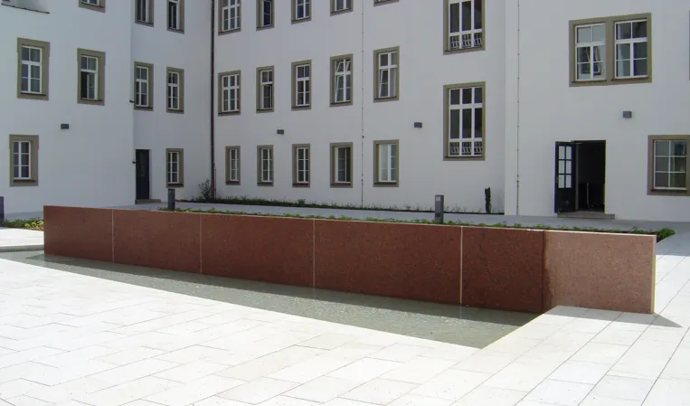 Wasserwand im Regierungsgebäude von Regensburg