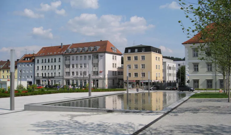 Kaskadenbrunnen aus massiven Granit