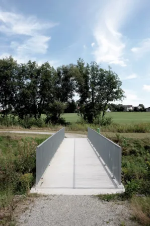 Radwegbrücke aus vorgespannten Granit