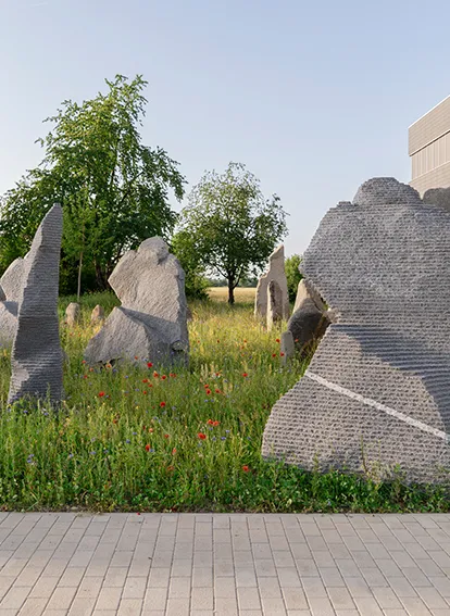 Kunstwerk aus Findlingen von Judith Neunhäuser
