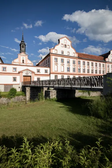 Granitbrücke über einen Burggraben